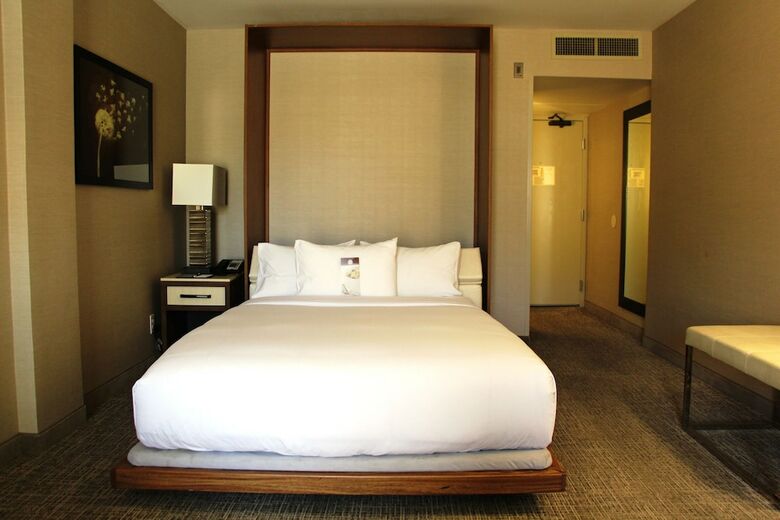 Hotel Doubletree By Hilton Fresno Convention Center