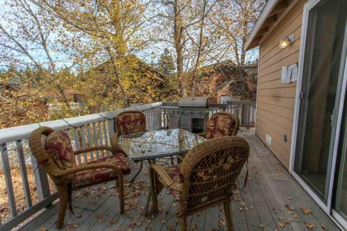 Bear Snugglin' By Big Bear Cool Cabins