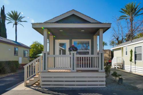 Golden Village Palms Rv Resort