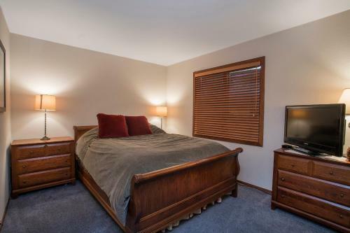 Lodge Mammoth Golf Properties By 101 Great Escapes