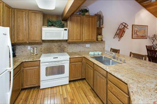 Lodge Mammoth Golf Properties By 101 Great Escapes
