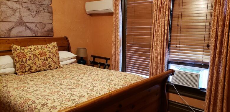 Bed & Breakfast Cabernet House, An Old World Inn