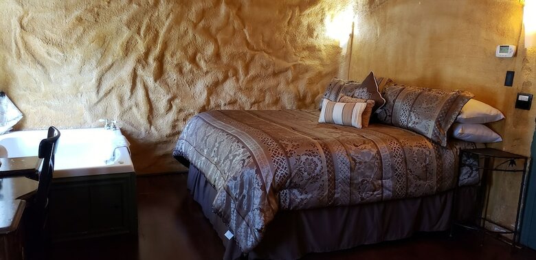 Bed & Breakfast Cabernet House, An Old World Inn