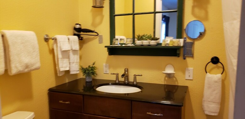 Bed & Breakfast Cabernet House, An Old World Inn