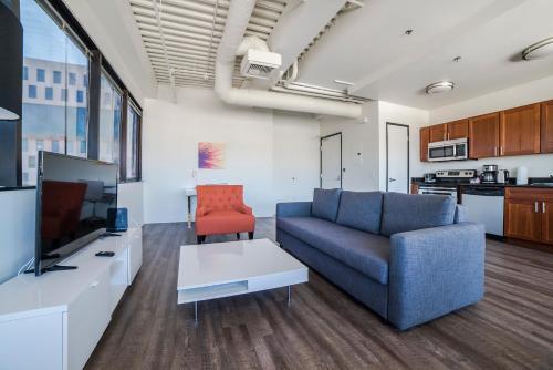 Hollywood Gallery Apartment