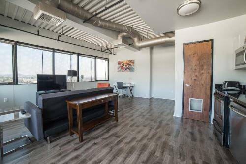 California Jewel Apartment