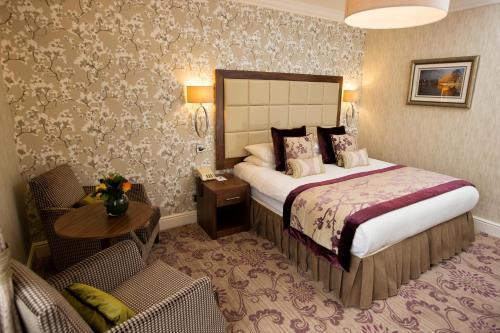 Hotel Lodore Falls