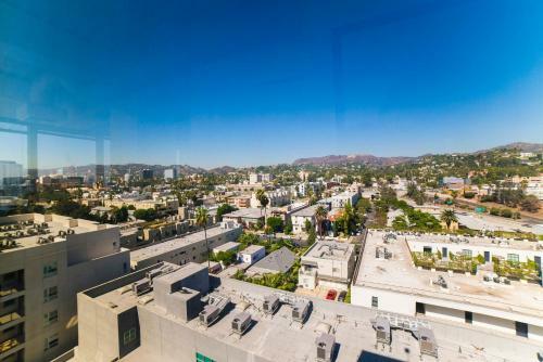 Hollywood Arch Apartment