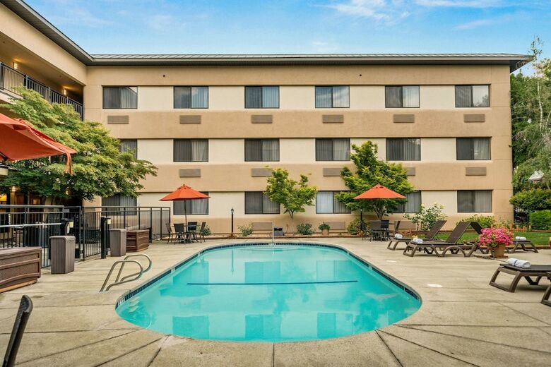 Hotel Oxford Suites Redding
