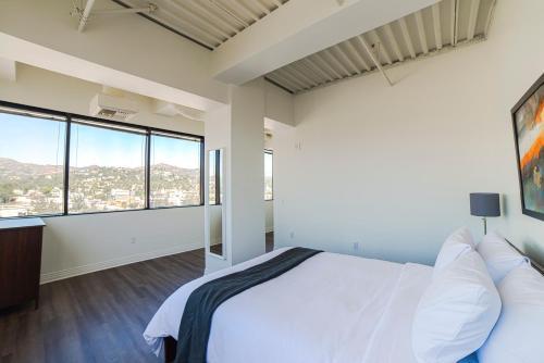 California Silver Apartment