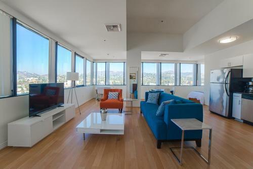 California Silver Apartment