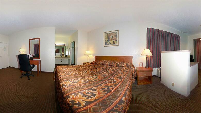 Hotel Riverside Inn & Suites