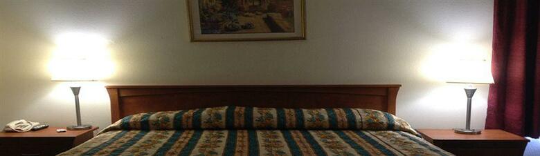 Hotel Riverside Inn & Suites