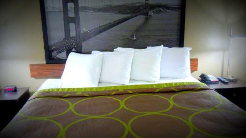 Motel Super 8 By Wyndham Salinas