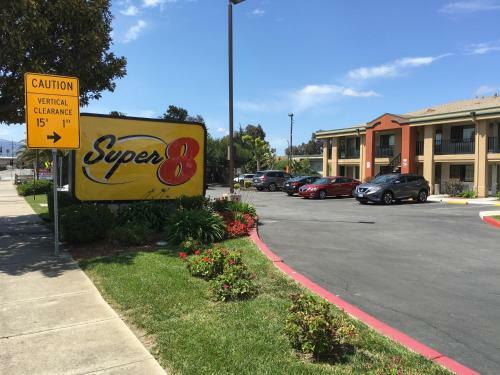 Motel Super 8 By Wyndham Salinas
