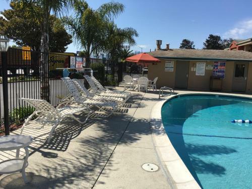 Motel Super 8 By Wyndham Salinas