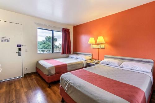 Motel 6 Salinas South - Monterey Area