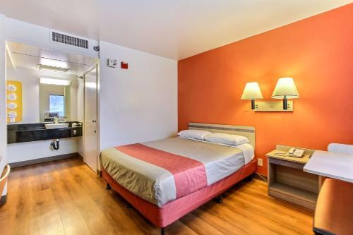 Motel 6 Salinas South - Monterey Area