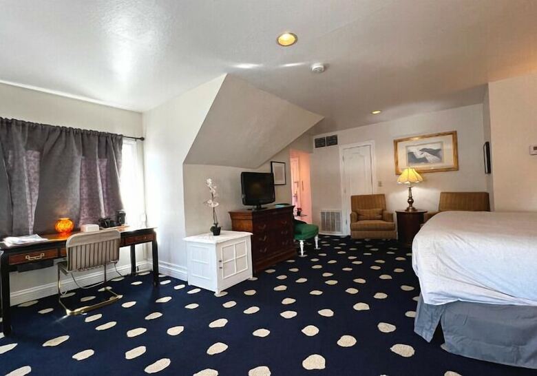 Sterling Hotel