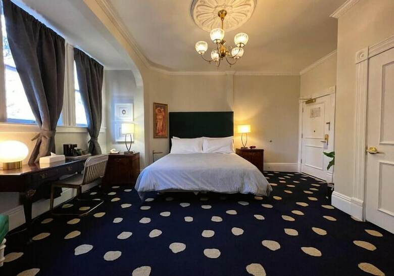 Sterling Hotel