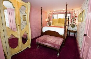 Hotel Madonna Inn