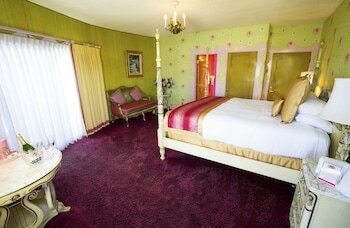 Hotel Madonna Inn