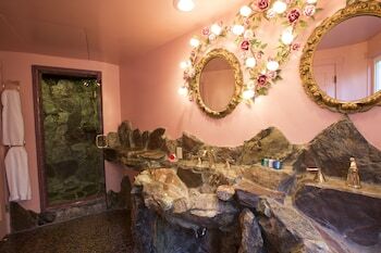 Hotel Madonna Inn