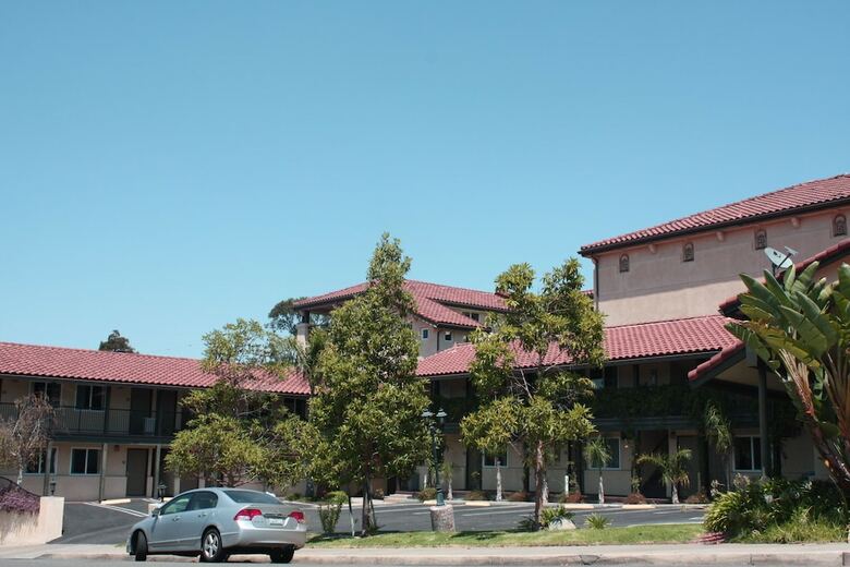 Hotel Lamplighter Inn & Suites
