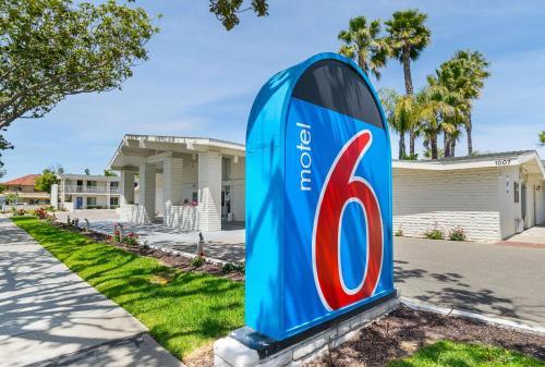Hotel Motel 6 South