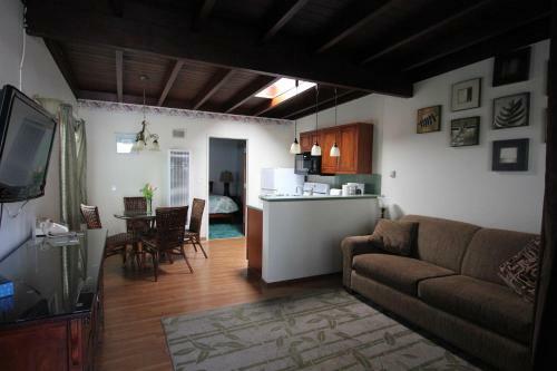 Posada Edgewater Beach Inn & Suites