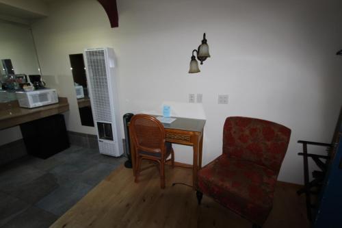 Posada Edgewater Beach Inn & Suites