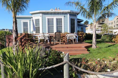 Posada Edgewater Beach Inn & Suites