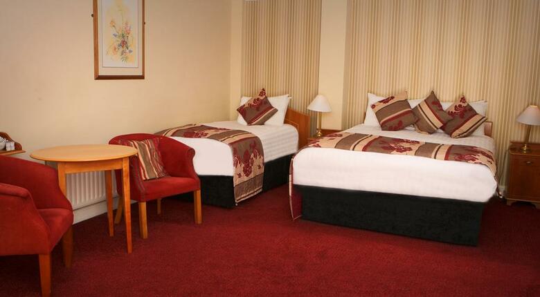 Castle Oaks House Hotel