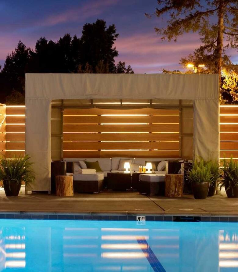 Hotel Paradox