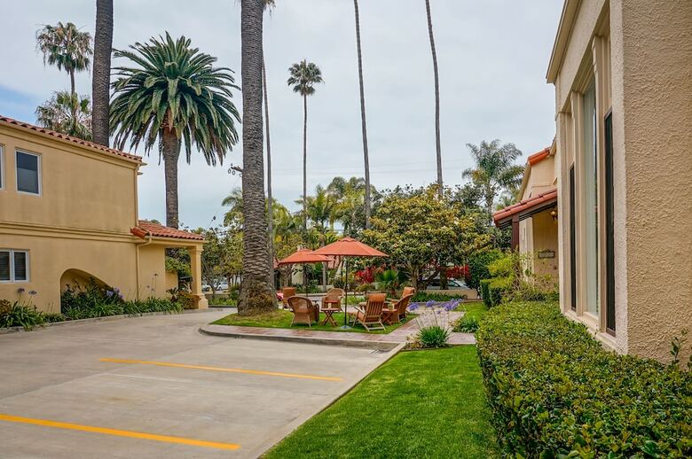Posada Harbor House Inn
