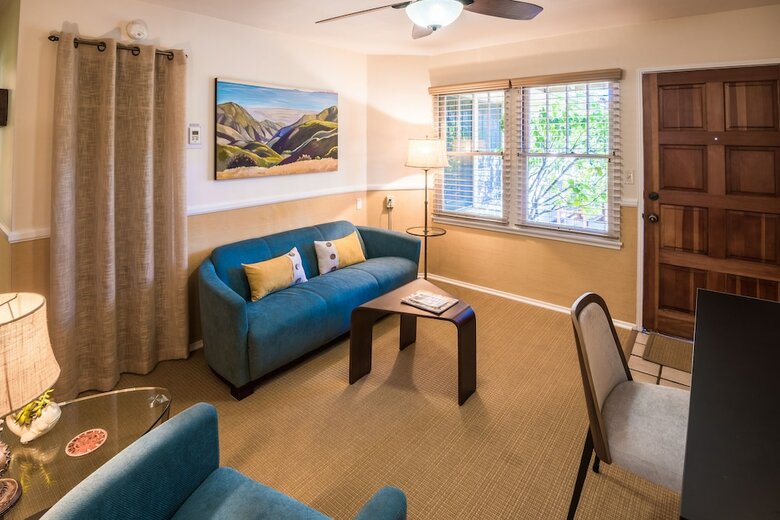 Posada Harbor House Inn