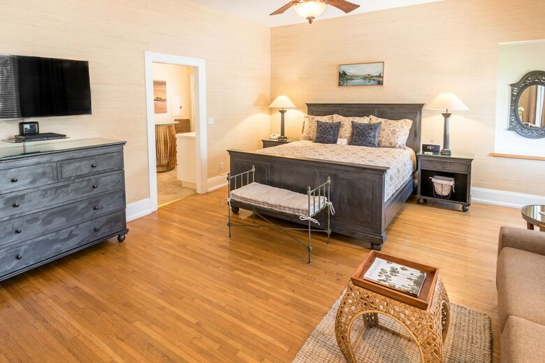 Posada Harbor House Inn