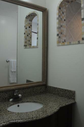 Motel Oasis Inn And Suites