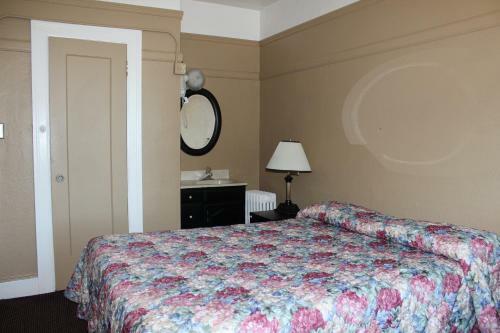 Twin Peaks Hotel
