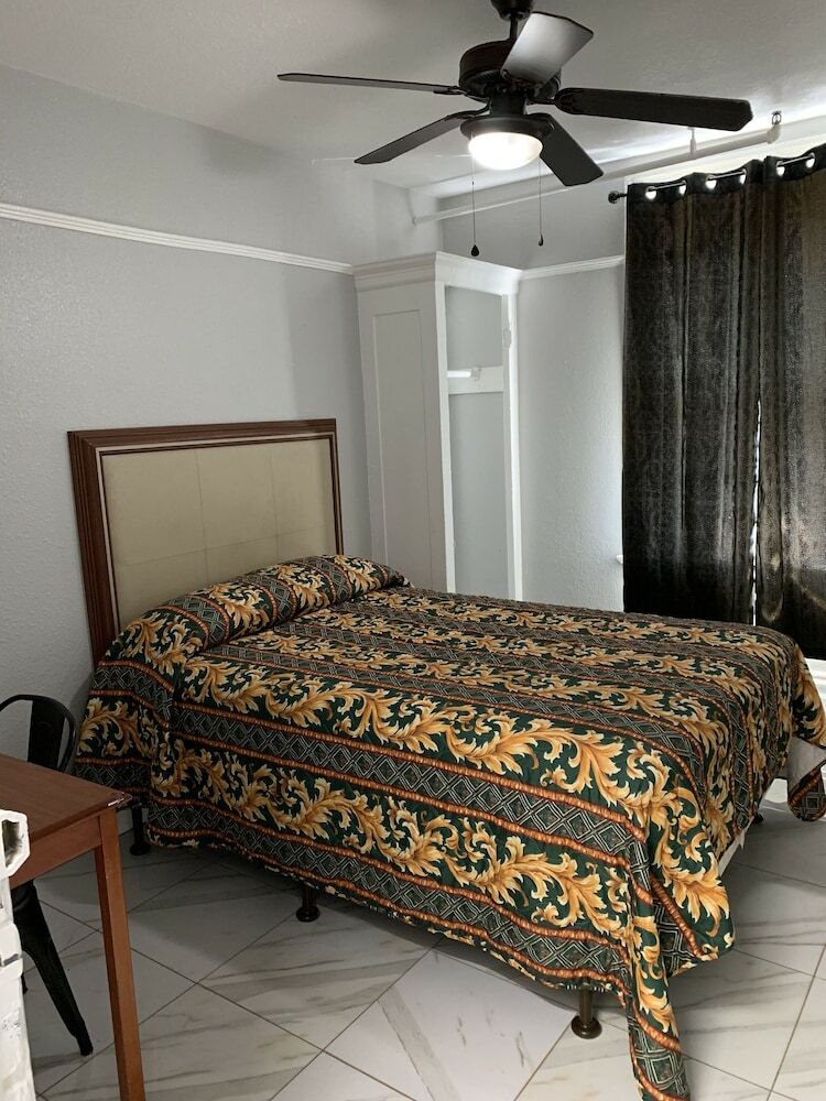 Hotel The Adrian