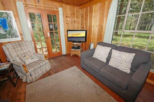 Azure Avenue Holiday Home 1