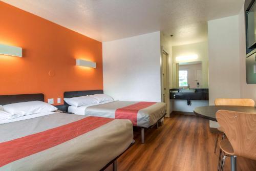 Motel 6 Temecula - Historic Old Town