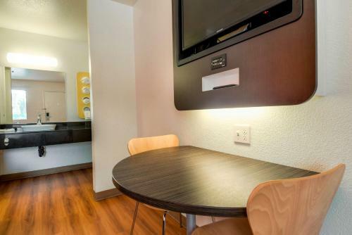 Motel 6 Temecula - Historic Old Town