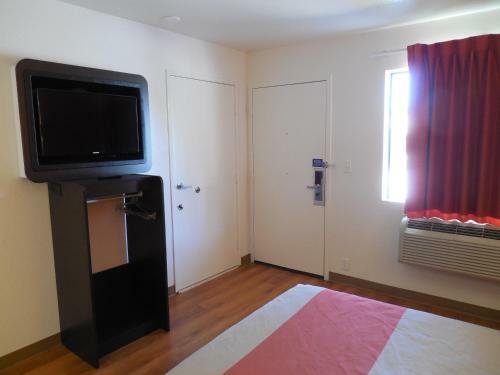 Motel 6 Temecula - Historic Old Town
