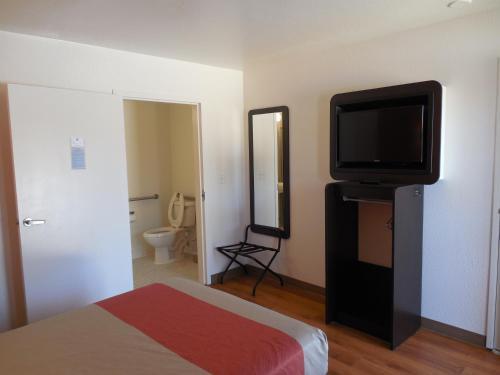 Motel 6 Temecula - Historic Old Town