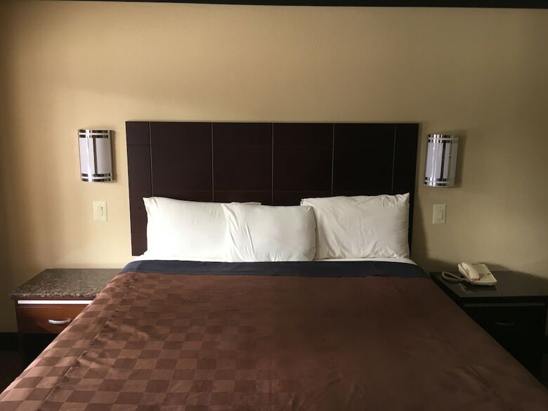 Motel Del Amo Inn