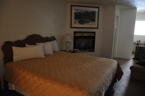 Motel Cedar Inn & Suites