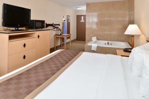 Hotel Lexington Inn & Suites