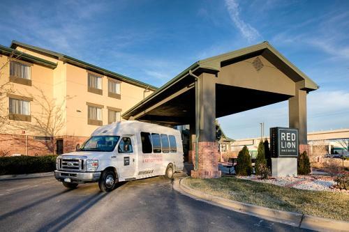 Hotel Lexington Inn & Suites