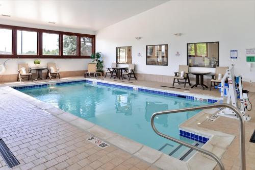 Hotel Lexington Inn & Suites